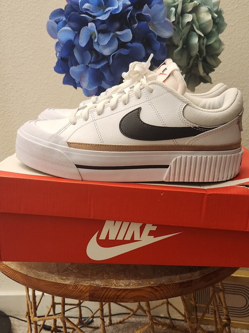 Nike Women's Court Legacy Lift
